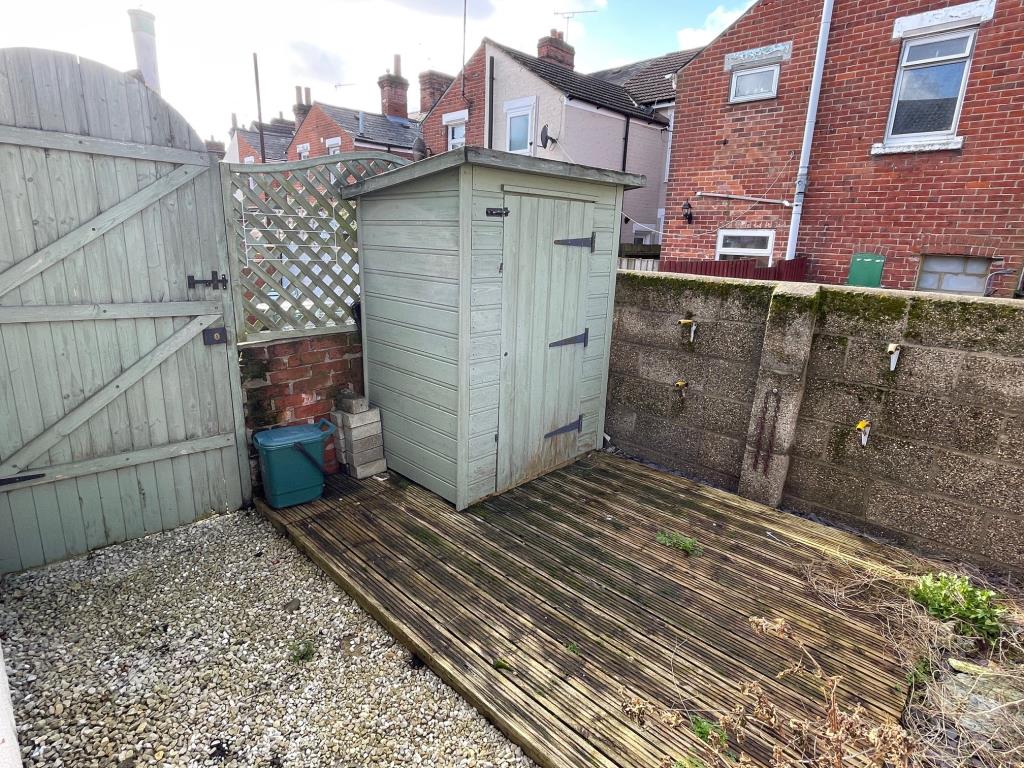 Lot: 107 - TWO-BEDROOM TERRACE HOUSE - Rear yard with bin access